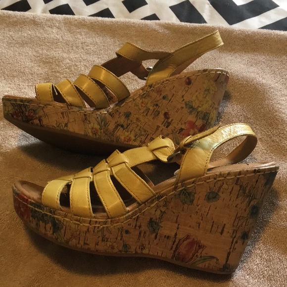 b.o.c. Born Concept yellow wedges floral detail 9M - Picture 5 of 7